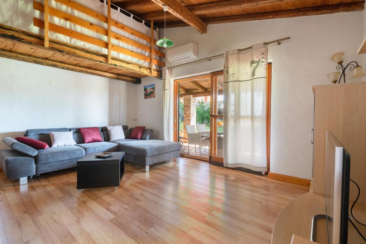 House Boris Apartment Loborika Exterior foto